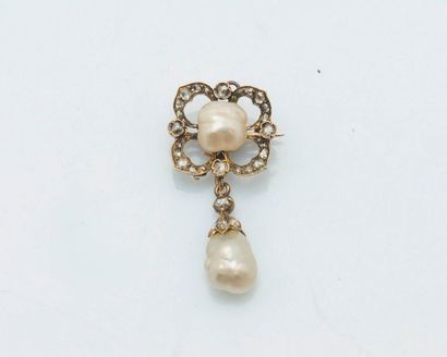 null Flower brooch in 18K yellow gold set with a baroque pearl in a setting of rose-cut...