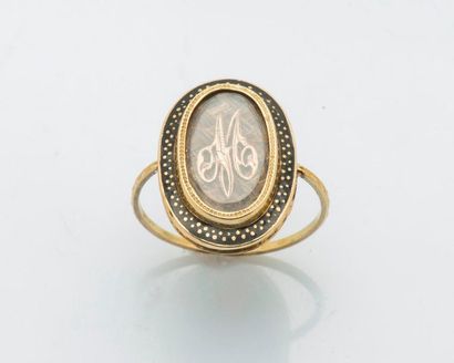 null 18 karat (750 thousandths) yellow gold souvenir ring, the oval bezel adorned...