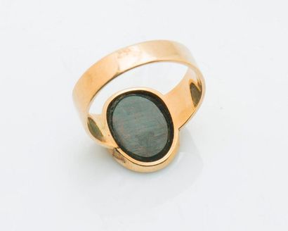null Ring in yellow gold 14 carats (585 thousandths) the oval bezel set with an intaglio...
