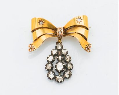 null Bow brooch in 18 karat (750 thousandths) yellow gold set with rose-cut diamonds...