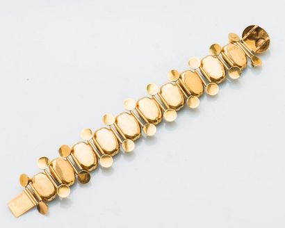 null Articulated bracelet in 18 karat yellow gold (750 thousandths) the links set...