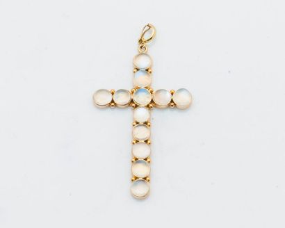 null 14 karat (585 thousandths) yellow gold cross pendant with pearl decoration,...