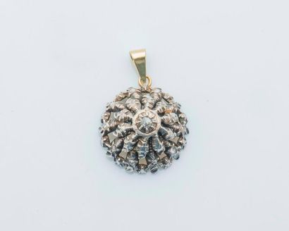 null Round domed pendant in silver (925 thousandths) and 18 carat yellow gold (750...
