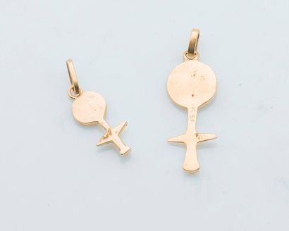 null NON VENU
Lot of two pendants in 14 and 18th carat gold (585 and 750 thousandths)...