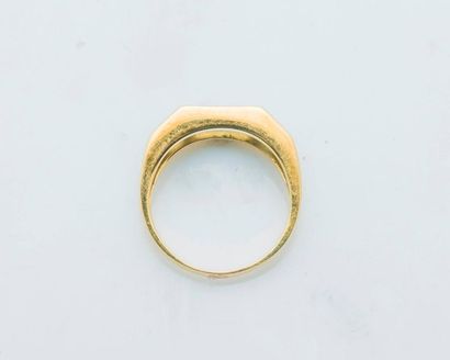 TIFFANY & CO 18 karat yellow gold ring (750 thousandths) set with a rectangular aquamarine...