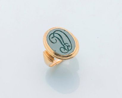 null Signet ring in 18 carat yellow gold (750 thousandths) set with heliotrope jasper...