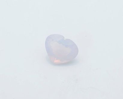 null Heart cut purple quartz weighing 11.8 carats.