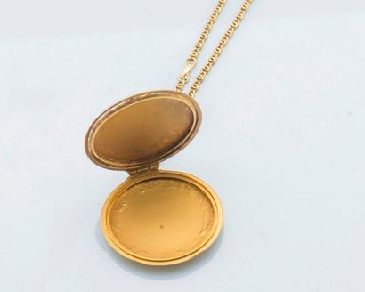 null Chaine et pendentif rond ouvrant en or jaune 18 carats (750 millièmes), le pendentif...