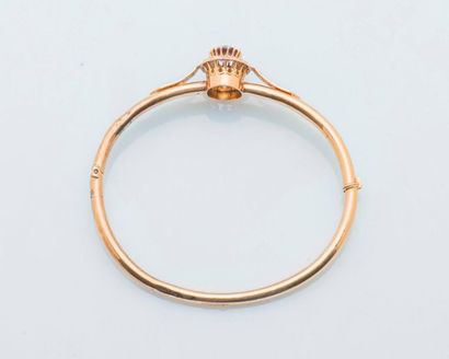null Bangle bracelet opening in 18 carat yellow gold (750 thousandths) set with an...