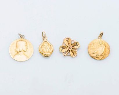 null Lot in 18 carat yellow gold (750 thousandths) including three pendants including...