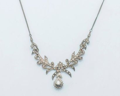 null Silver necklace (925 thousandths) adorned with foliage set with rose cut diamonds...