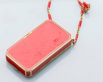 null Vanity case in 18 carat yellow gold (750 thousandths) red enamel and enhanced...