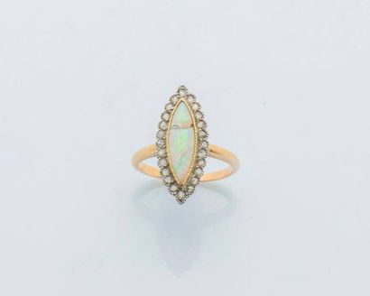 null Marquise ring in 18 carat yellow gold (750 thousandths) set with a broken opal...