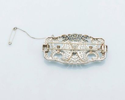 null Platinum plate brooch (950 thousandths) with openwork decoration set with 8/8...