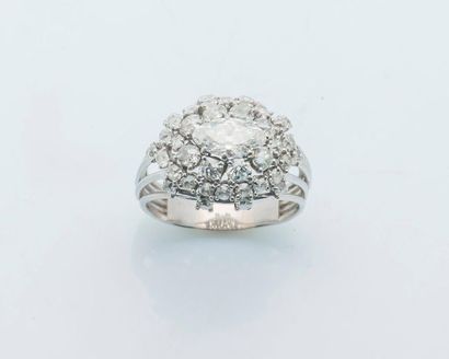 null Bague boule en platine (950 millièmes) sertie d'un diamant de taille navette...