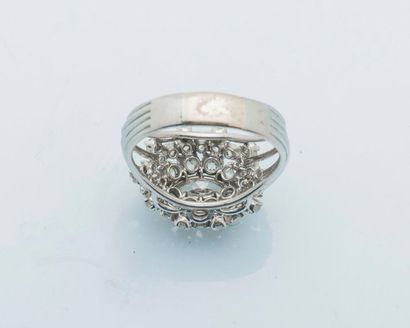 null Bague boule en platine (950 millièmes) sertie d'un diamant de taille navette...