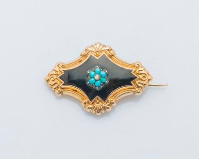 null 

Pendant brooch forming a diamond in 18 carat yellow gold (750 thousandths)...