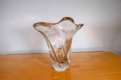 null Vase de forme mouvementé en cristal 

H : 27 cm