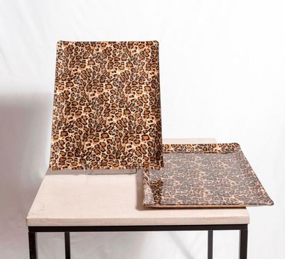 null Two plastic trays imitation leopard 