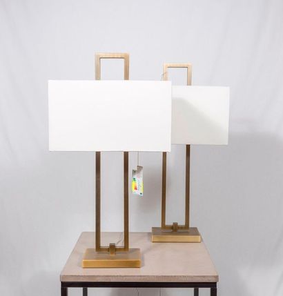 null Pair of brushed brass lamps. Rectangular shades in white fabric (630€ shop)

H:...