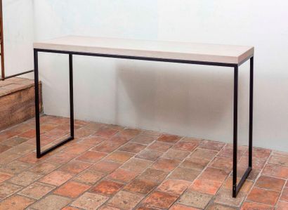 null Rectangular console with black lacquered metal base and concrete top (1115€...