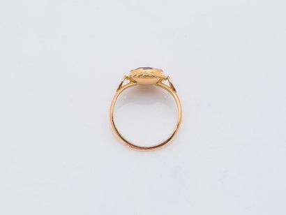 null 18 karat yellow gold ring (750 thousandths) set with facet cut red glass in...