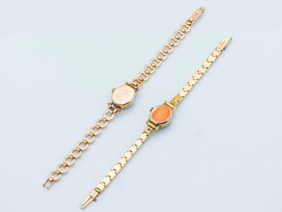 LIP vers 1960 Lot de deux montres bracelet de dame plaquées or jaune.

Il est joint...