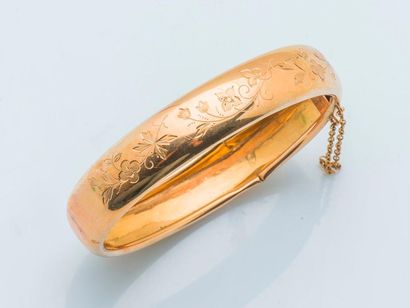 null Bracelet jonc ouvrant en or rose 18 carats (750 millièmes) à décor ciselé de...