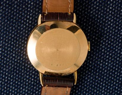 CHRONOMETRE LIP Watch in 18-carat (750 thousandths) yellow gold, round case, beige...