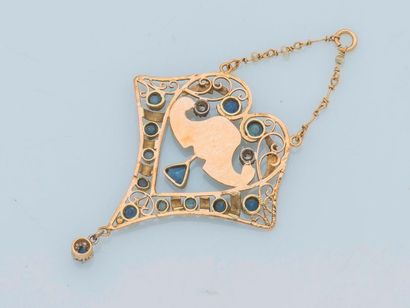 null Pendant in 18K yellow gold (750 thousandths) stylizing an Egyptian face enhanced...