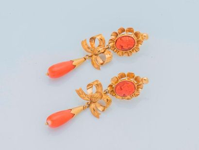 null Pair of 18 karat (750 thousandths) yellow gold earrings with a carved coral...