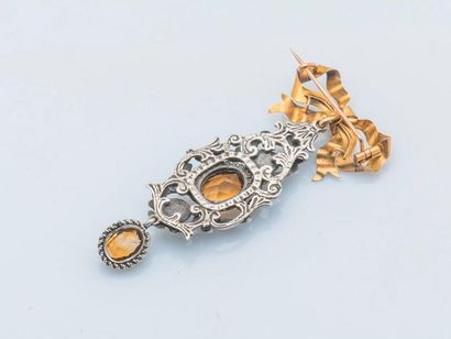 null Brooch in 18-carat yellow gold (750 thousandths) and silver (800 thousandths)...