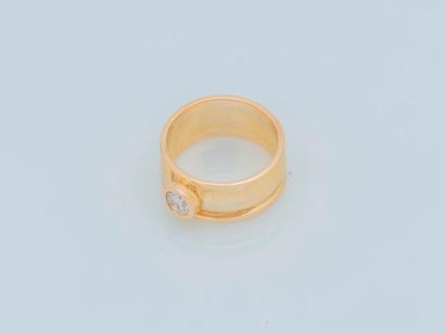 null 18 karat (750 thousandths) yellow gold band ring, domed and framed by two gadroons,...