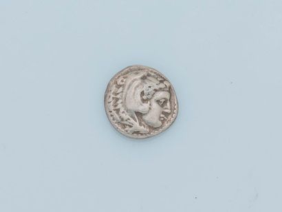 null Drachme. Alexandre III le Grand, Grèce Macedoine. Poids : 4,22 g. 

Tête d'heracles...