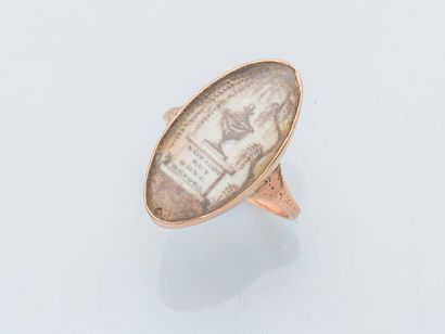 null 18 karat pink gold (750 thousandths) shuttle-shaped souvenir ring set with a...