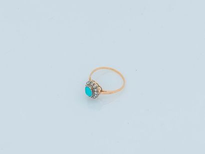 null 18 karat (750 thousandths) yellow gold ring set with a turquoise cabochon in...