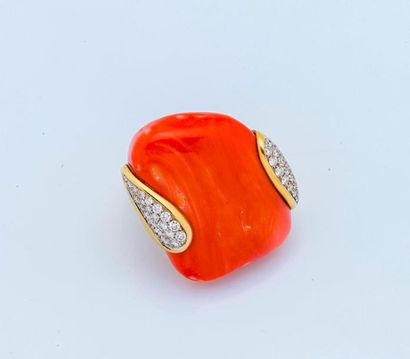 GAVELLO Cocktail ring in 18 karat (750 thousandths) yellow gold set with a large...