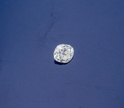 null Diamant coussin de taille ancienne sur papier pesant 1,40 carat.