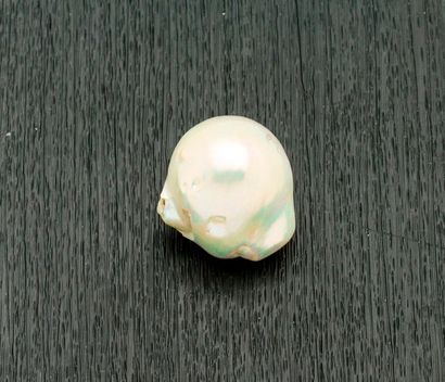 null Baroque pearl.

Gross weight: 5.5 g