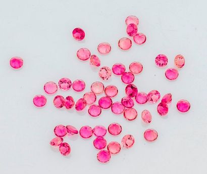 null Lot de 50 tourmalines roses de taille ronde de 0,32 carat environ chacune.

Poids...