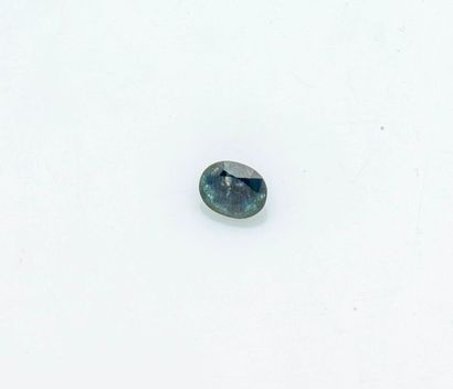 null Saphir sur papier de taille ovale de 2,55 carats.