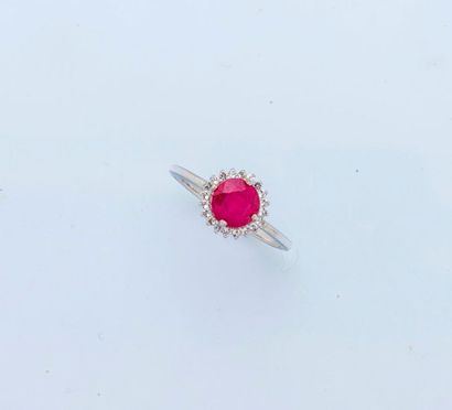 null Bague marquise en argent (925 millièmes) centrée d'un rubis (chauffé) de taille...