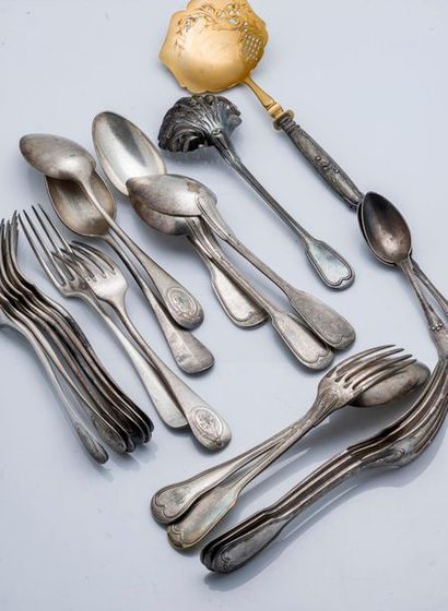 null Silver lot (925 thousandths) including: a ladle decorated with shells and rinceaux,...