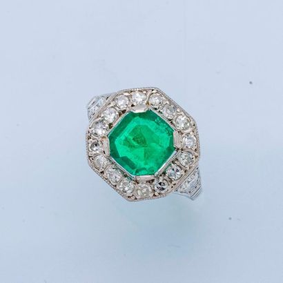 null Ring in 18 carat (750 thousandths) white gold with a 1.42 carat square-cut emerald...