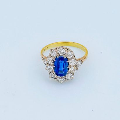 null Bague pompadour en or jaune 18 carats (750 millièmes) ornée d'un saphir du Myanmar...