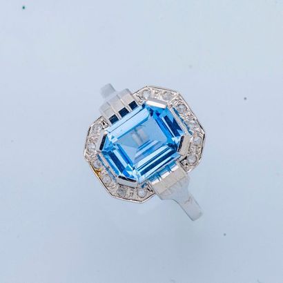 null Bague en or gris 18 carats (750 millièmes) ornée d'un spinelle synthétique de...