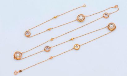 null Long necklace in 18K yellow gold (750 thousandths) composed of alternating gadrooned...