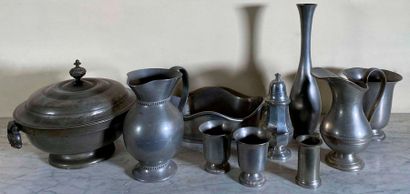 null Important batch of pewter comprising: a vase on pedestal; a jug; a carafe; a...