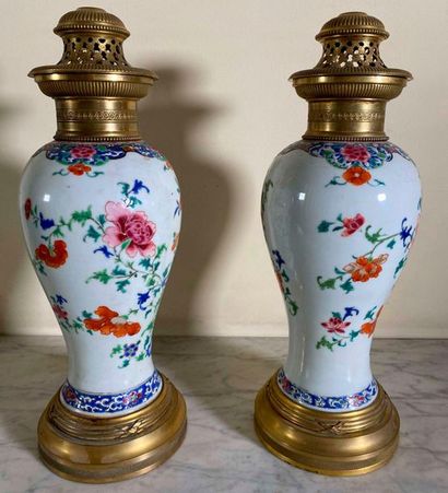 null Pair of perfume burners in enamelled Chinese porcelain with polychrome decoration...