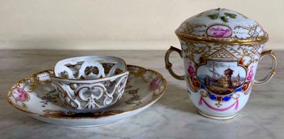 ALLEMAGNE, XXème siècle Two-handled trembler cup and its saucer with basket in white...